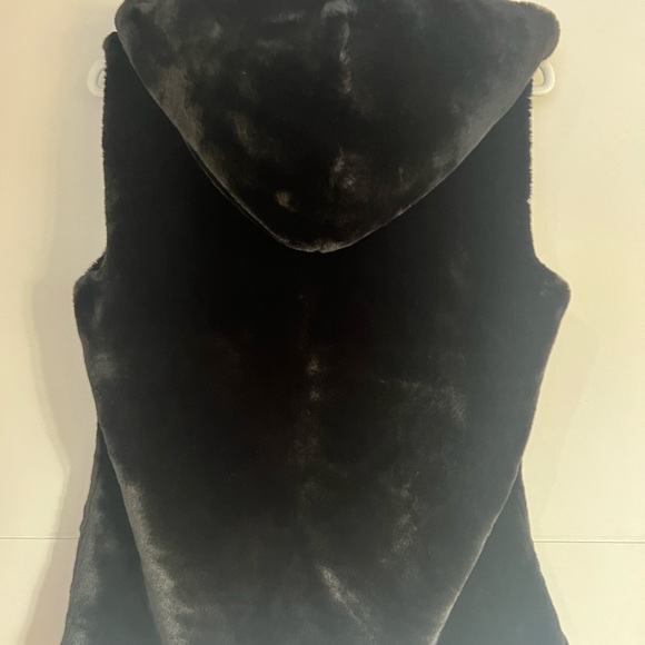 BMWT- Black faux fur hooded vest, medium, super soft - Picture 2 of 3